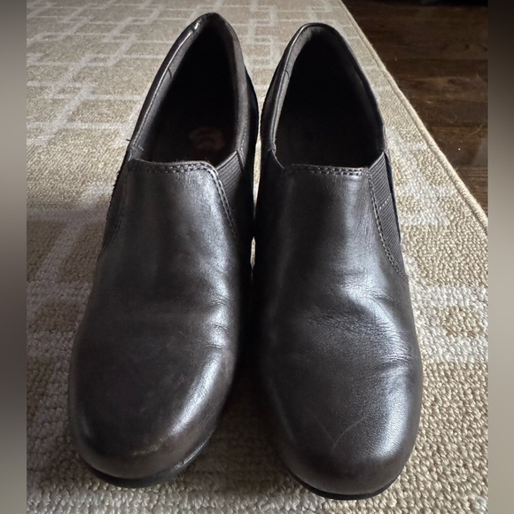 Clarks Brown Leather Slip-On Block Heel Booties Elastic Comfort Shoes Size 6 - Picture 8 of 12